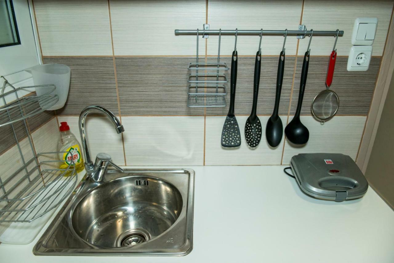 Athenshub - Across Metro Station Apartment ภายนอก รูปภาพ