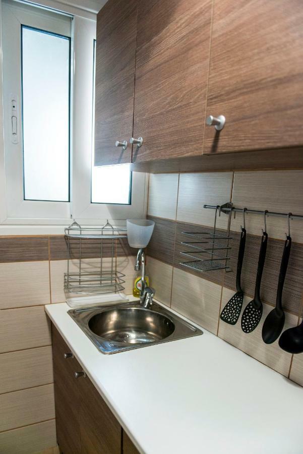 Athenshub - Across Metro Station Apartment ภายนอก รูปภาพ
