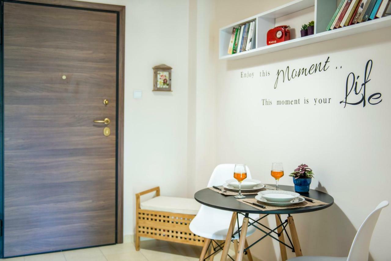 Athenshub - Across Metro Station Apartment ภายนอก รูปภาพ